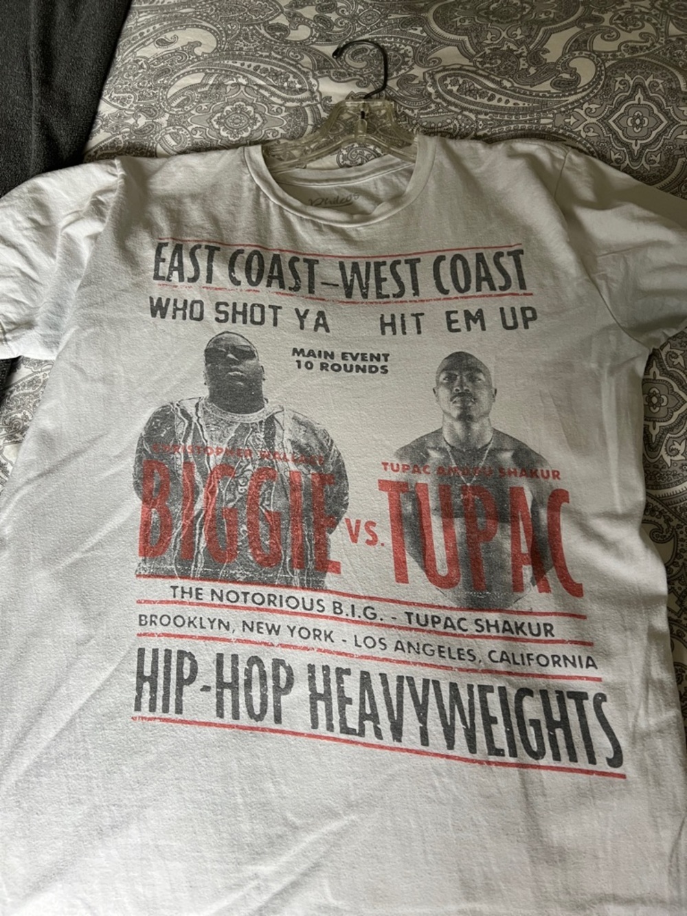 Biggie vs Tupac Hip Hop Heavyweights Graphic Tee White Medium - Picture 3 of 4